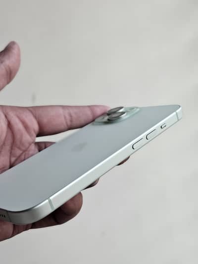 iPhone 15 128GB 10/10 94% health in green