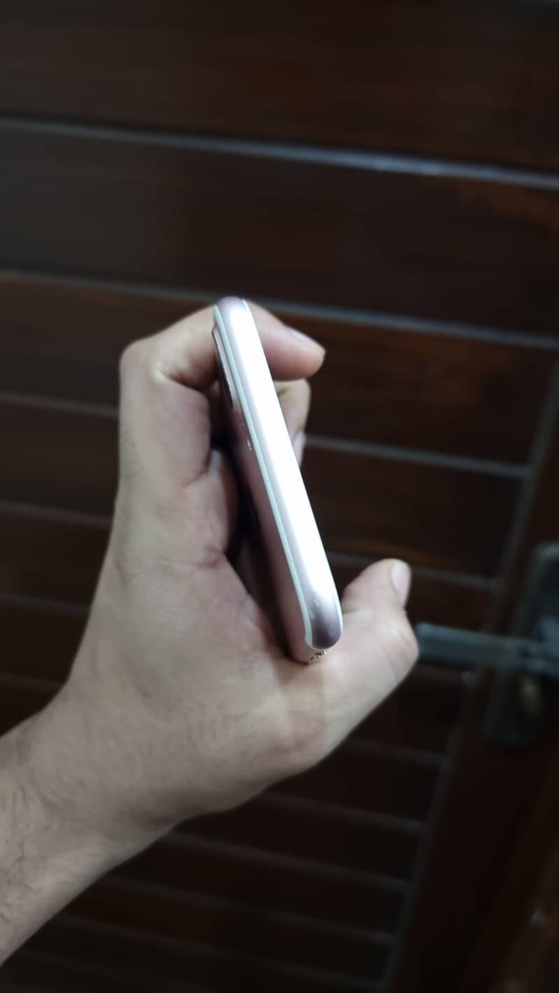 Apple iPhone 7 Plus 9