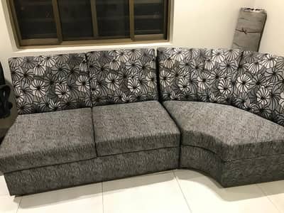 L shape sofa for sell in new condition