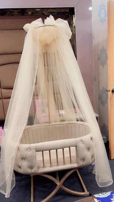 Carry curt for new born baby