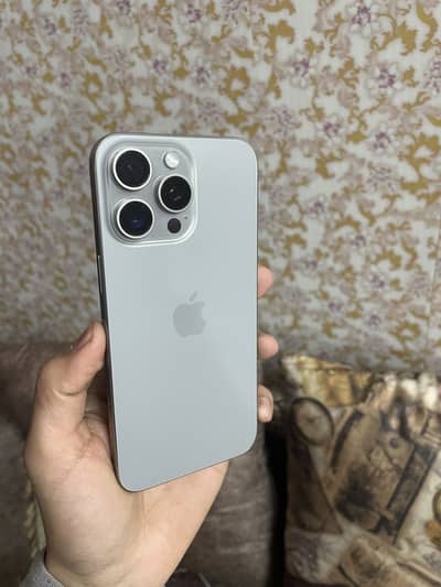 15 pro max natural titanium