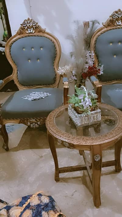 2 chairs 1 table for sale condition 10/9