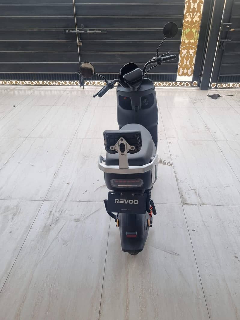 Revoo A10 Mint Condition 2