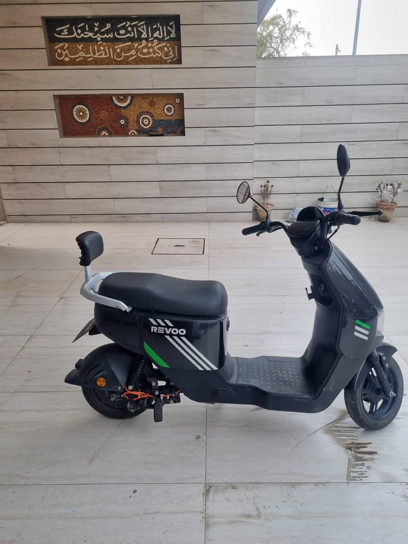 Revoo A10 Mint Condition 3