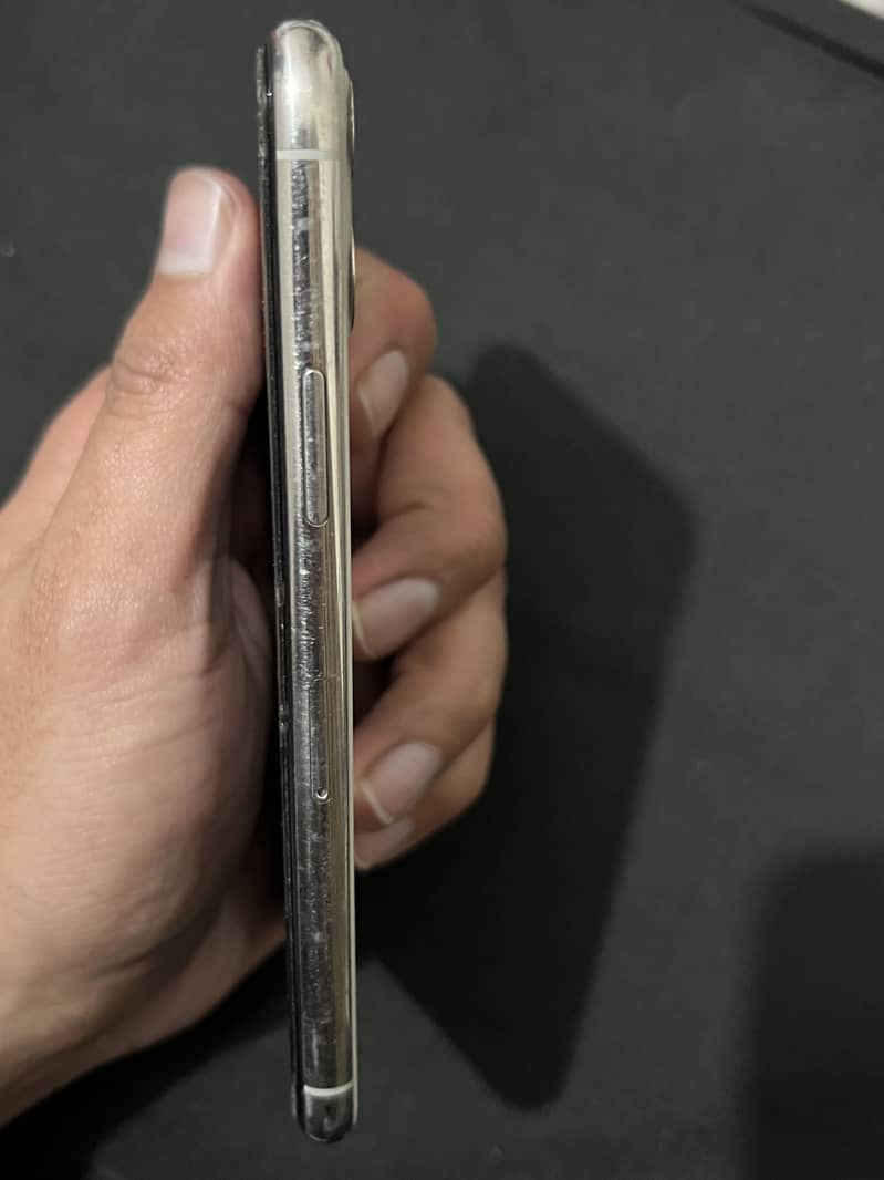 Apple iPhone 11 Pro 6