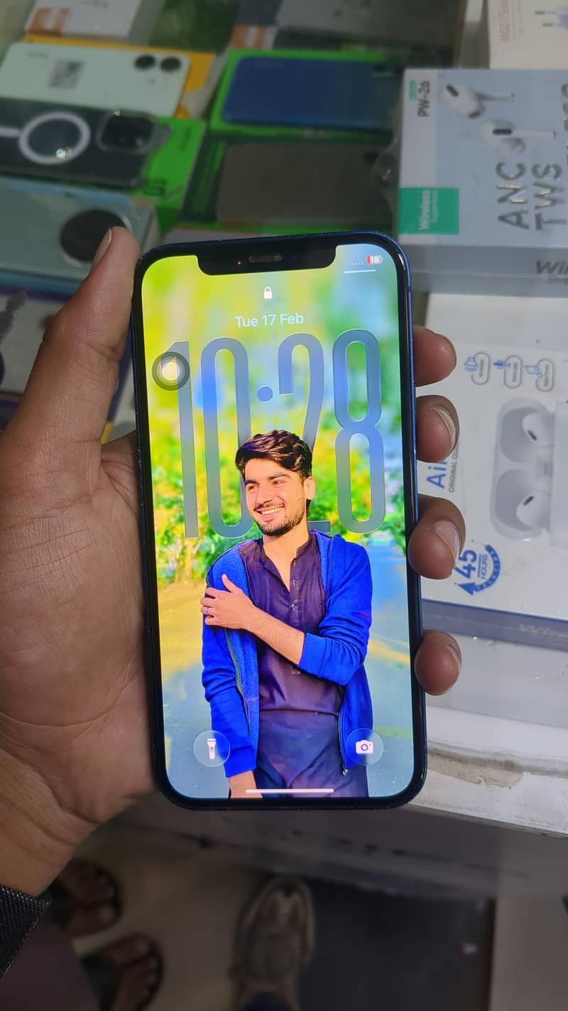 iphone. . . . . . . . . ,12 1