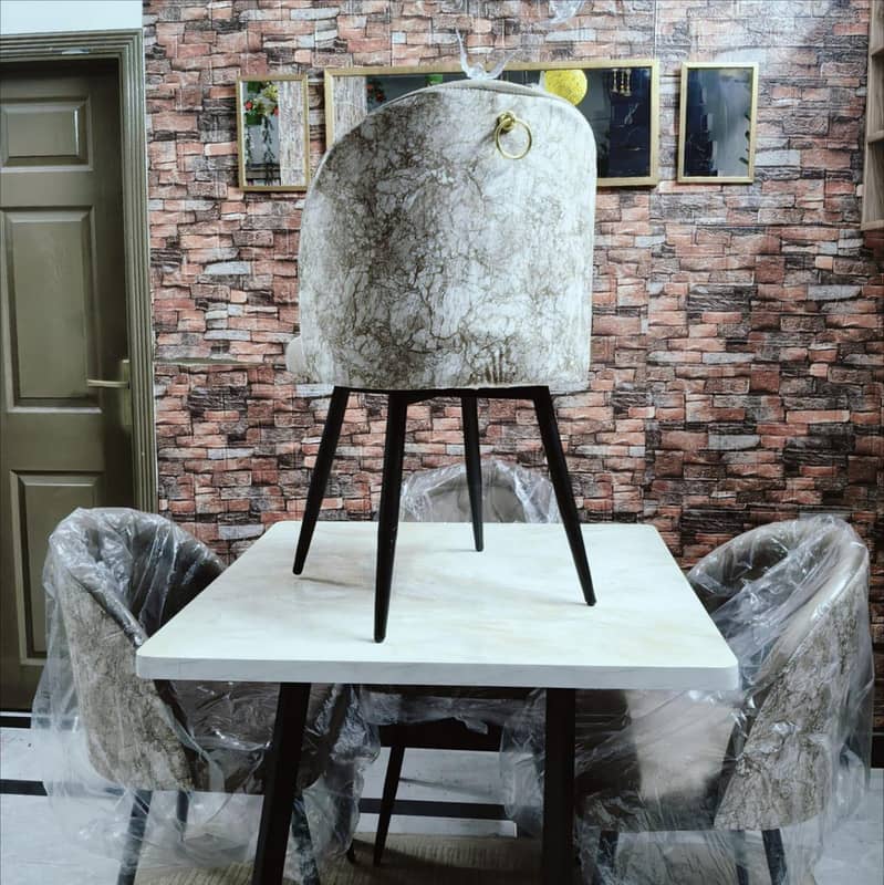 4 seater dinning table 1