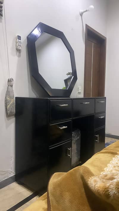 WOODEN DRESSING TABLE WITH MIRROR !
