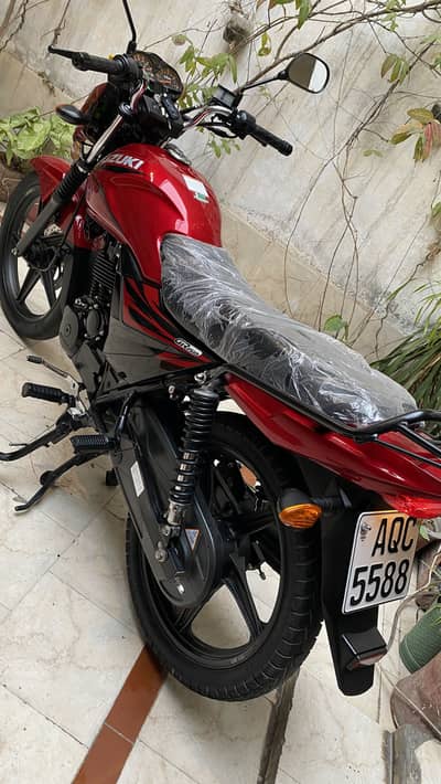 Suzuki GR 150 2023  8k driven All punjab Number Biometric available