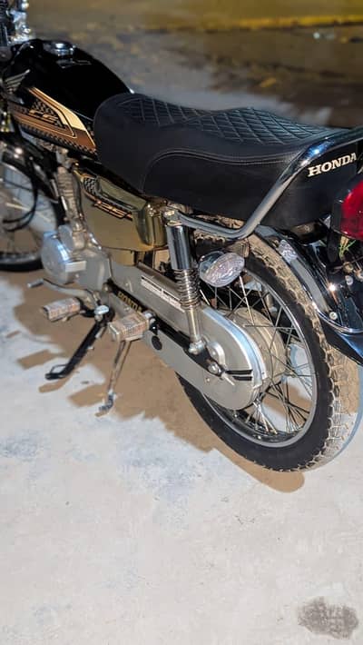 I am sale my Honda 125 special edition Gold edition