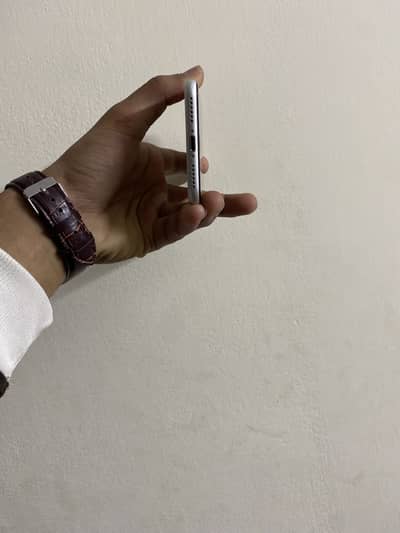 I phone se 64 gb pta