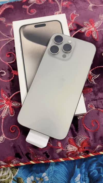 15 pro max HK natural titanium