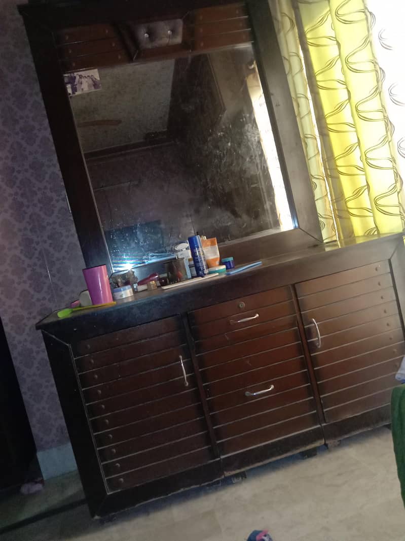 dressing table 0