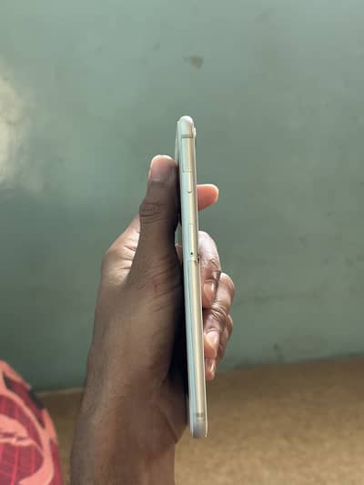 Iphone 8 plus jv 64gb white colour