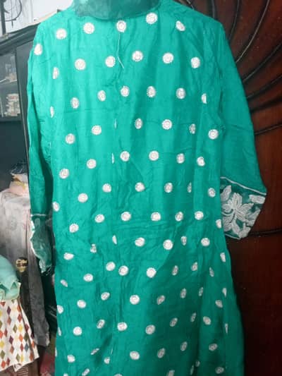 second hand suit ha 1 kurti ka price 300 rupe ha