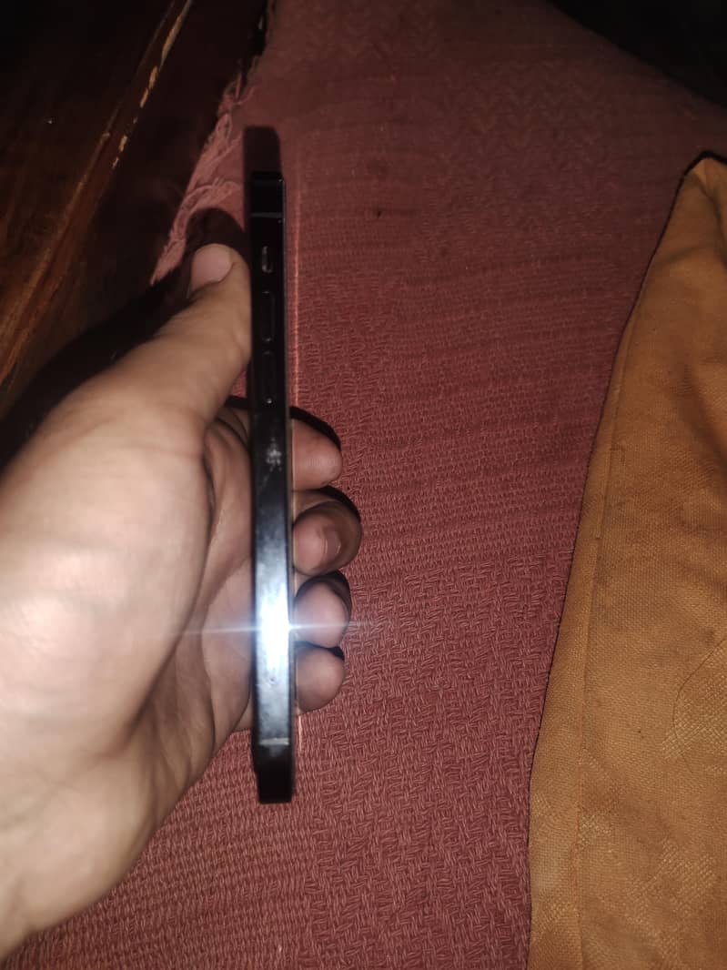 IPHONE 12 PRO SCRATCH LESS 2