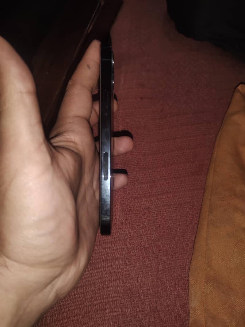 IPHONE 12 PRO SCRATCH LESS 3