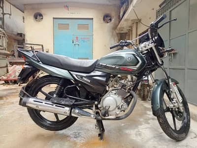 YAMAHA YB125Z DX in new condition
