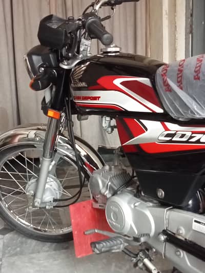 Honda CD70 2025 model total genuine condition 10/10 documents clear
