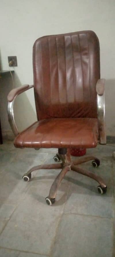 3 office Chairs and 1 Desk table