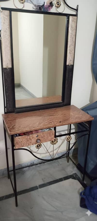 Iron Dressing Table With Mirror