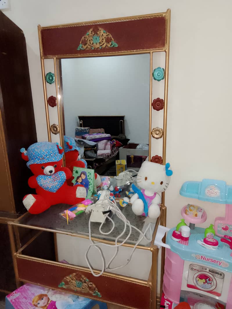 Bed & dressing table 1