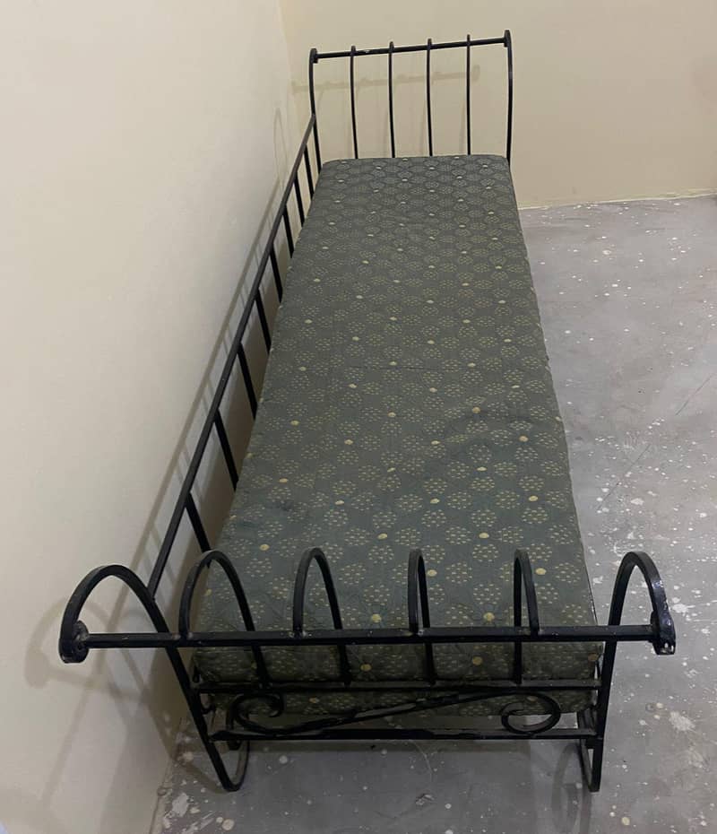 Solid Iron frame Sethi 0