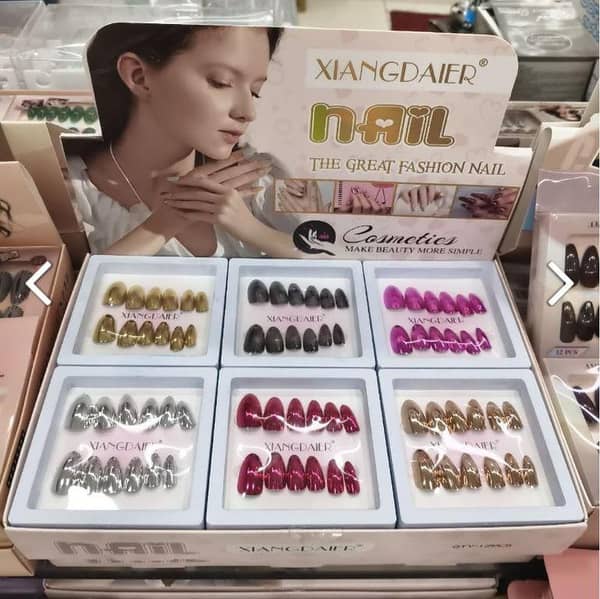 Pink Key Amber Cat’s Eye Artificial Nails – 12 PCS