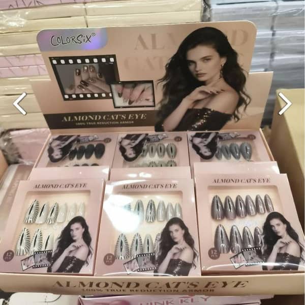 Pink Key Amber Cat’s Eye Artificial Nails – 12 PCS