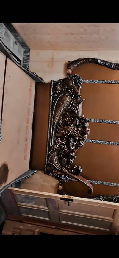 Bed dressing almari bartano wali almari