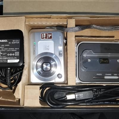 EXILIM EX-Z750 digital camera