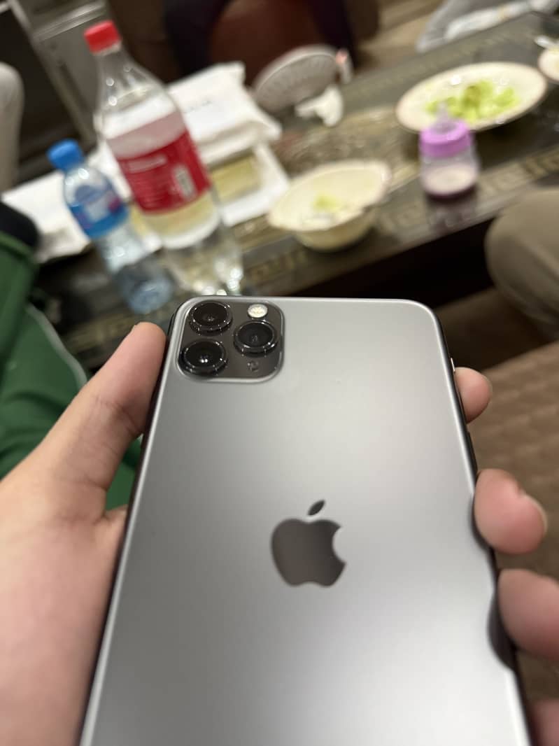 IPHONE 11 PRO MAX 6
