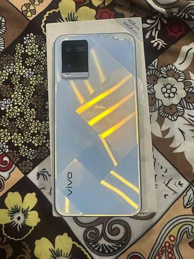 Vivo y21 with box