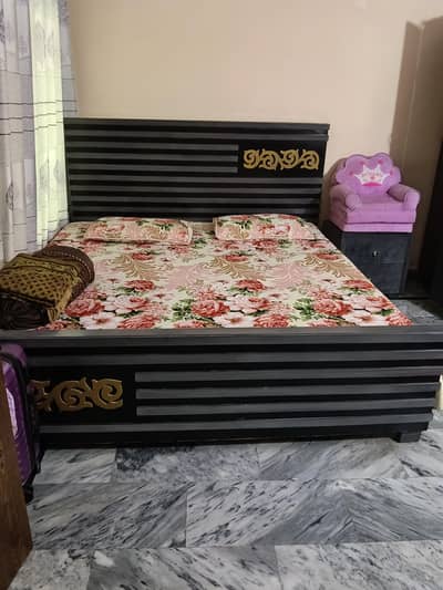 bed set quality good with mattress and two chairs with small table
