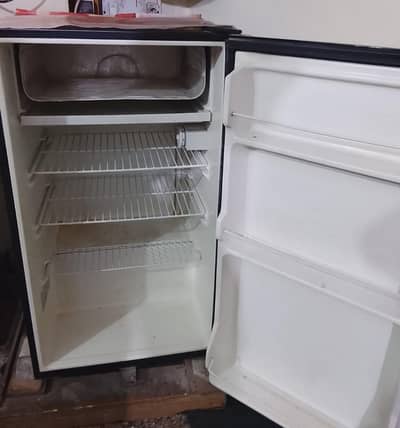 Haier Mini Fridge small  ( 0334-4149298)
