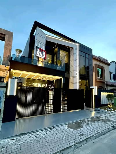 10 Marla Luxury House is Available for Rent in Bahria Town Lahore