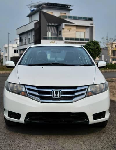 SLEEK & STYLISH HONDA CiTY ASPiRE (Model 2015)