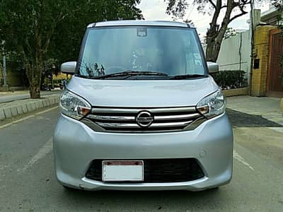 NISSAN DAYZ ROOX Model 2015 Reg 2017 Full Option Excellent Condition.