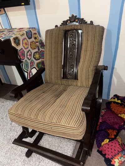 Wood Rocking chair in very good condition