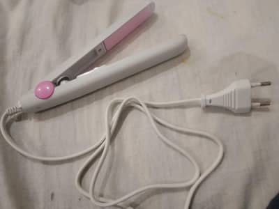 mini straightener in good condition