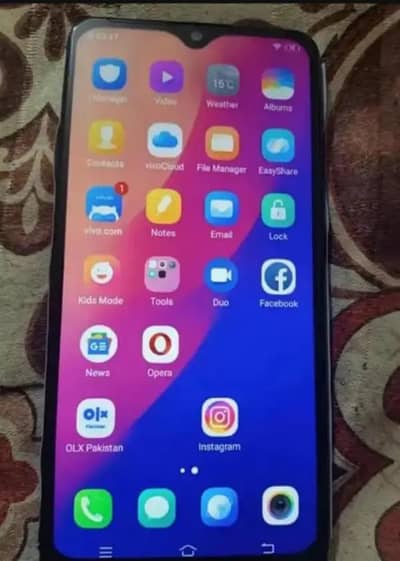 Vivo y91d 2/32 with cable and charger