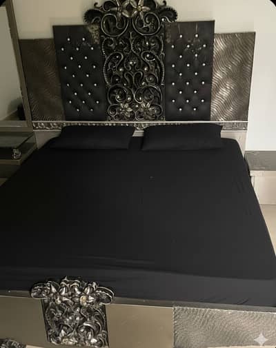 Bed set without mattress