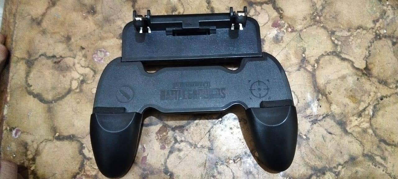 mobile gaming controller 1