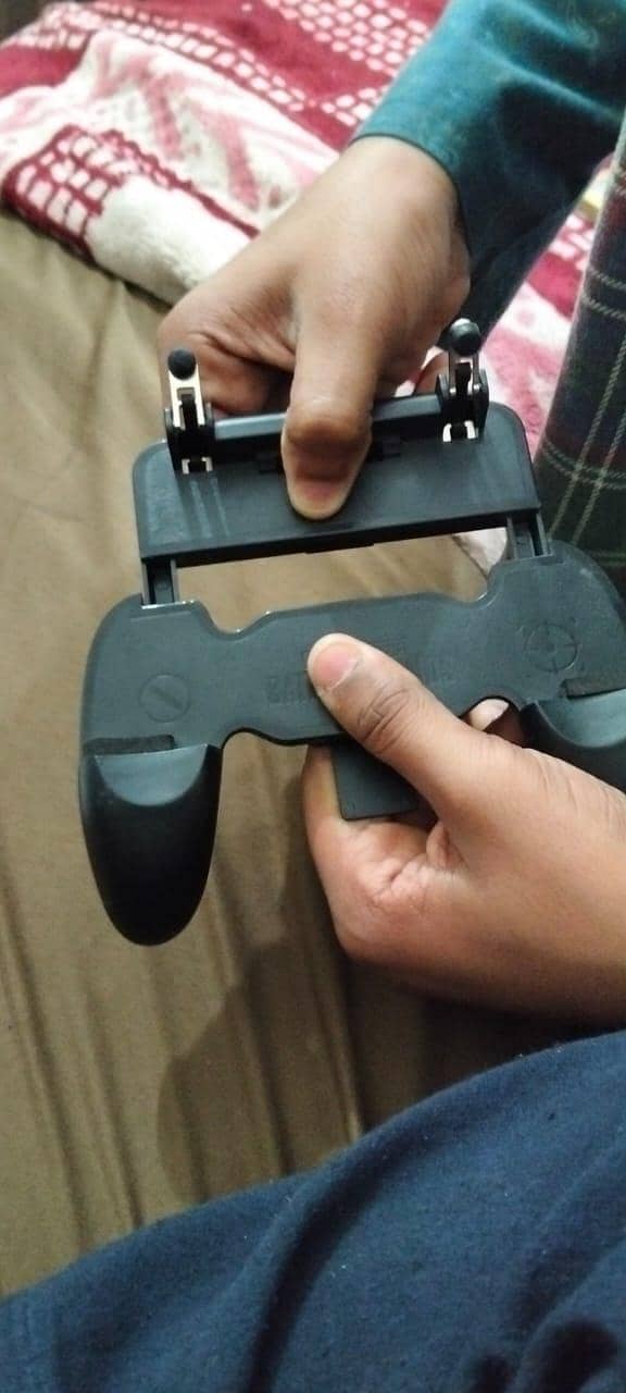 mobile gaming controller 3