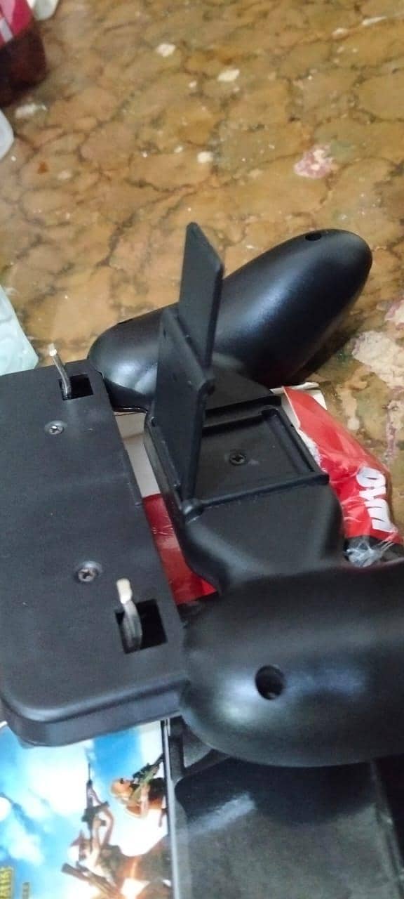 mobile gaming controller 4