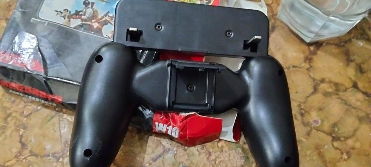 mobile gaming controller 5