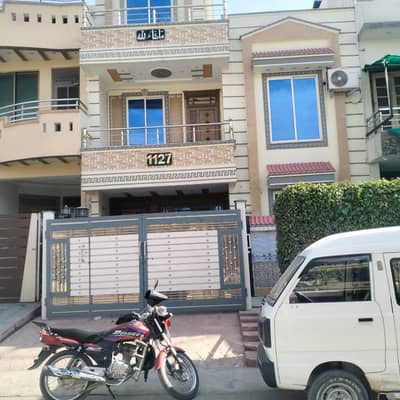 25x40 double story house for rent