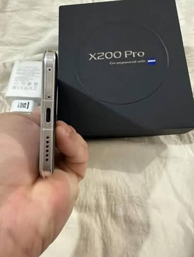 vivo x 200 pro mobile 16/512/gb new condition official Pta  prod water
