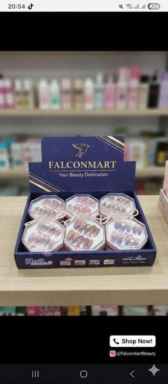 Artificial Press-On Nails