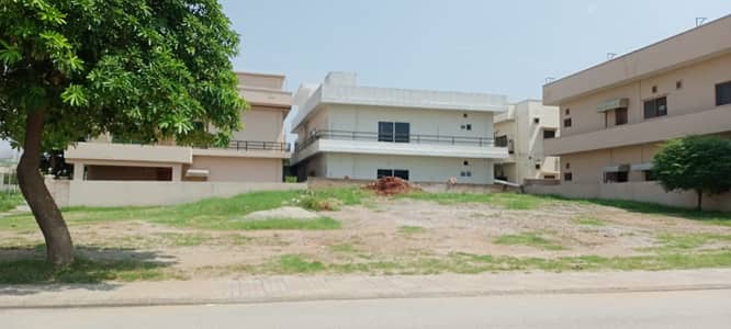 DHA Phase 2, Sector J, 10 Marla plot at investors rate , Best time for the investors.